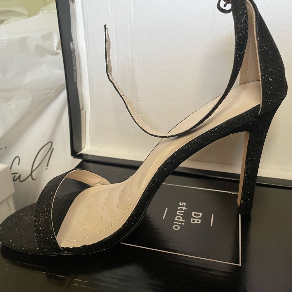 NWT GALINA SIGNATURE entwined crystal satin stilettos Black size 9